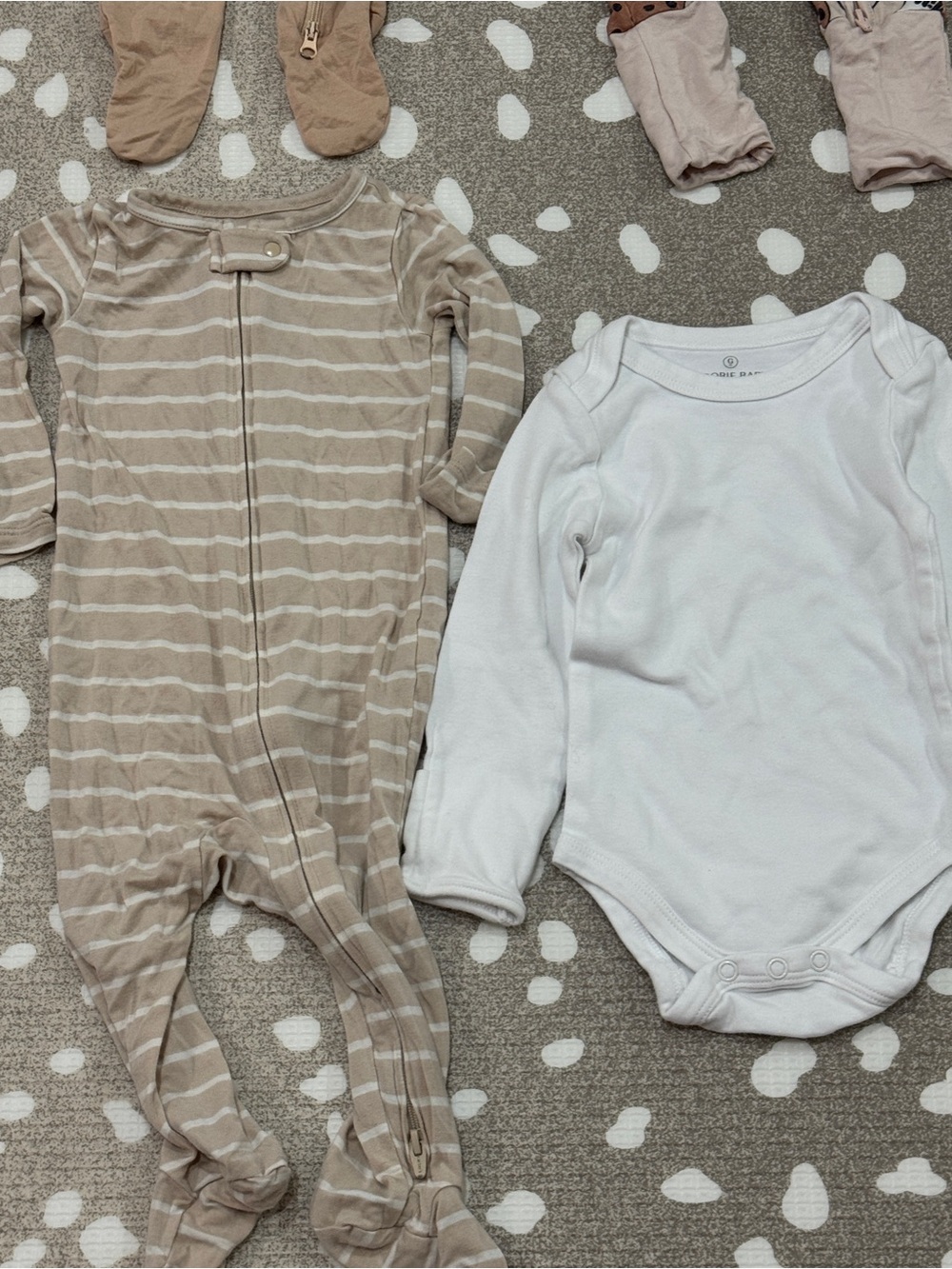Lot of 6 neutral footies bamboo unisex baby beige milk cookies zippy onesie tan - Picture 5 of 12
